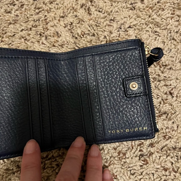 Authentic Tory Burch crossbody with matching wallet - Picture 9 of 10